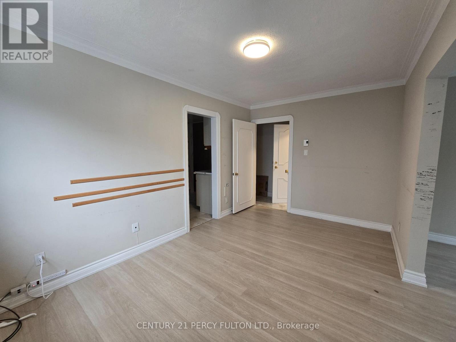 40 B - 40 Hillsdale Avenue E Property Photo 9