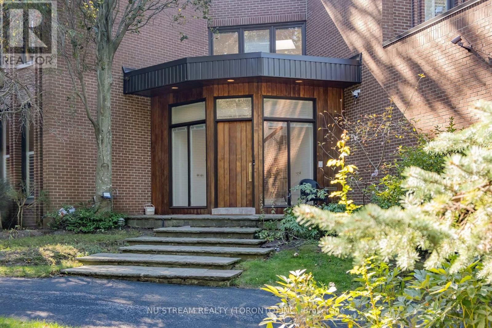 35 Penwood Crescent Property Photo 2