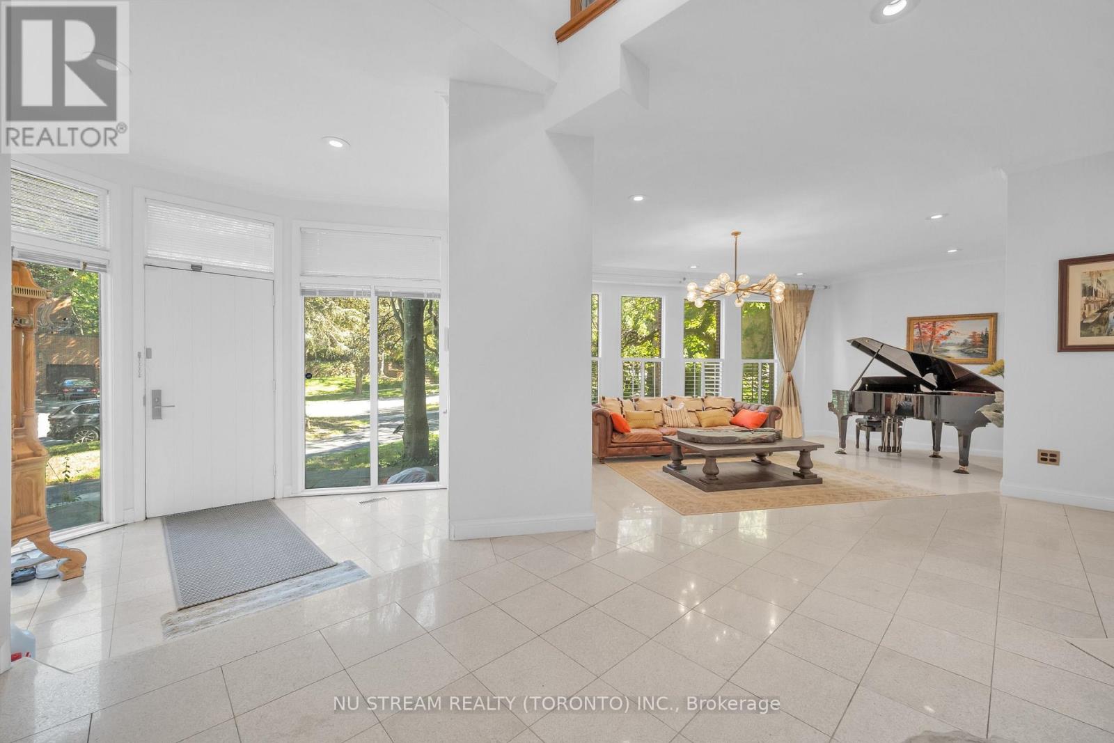 35 Penwood Crescent Property Photo 3