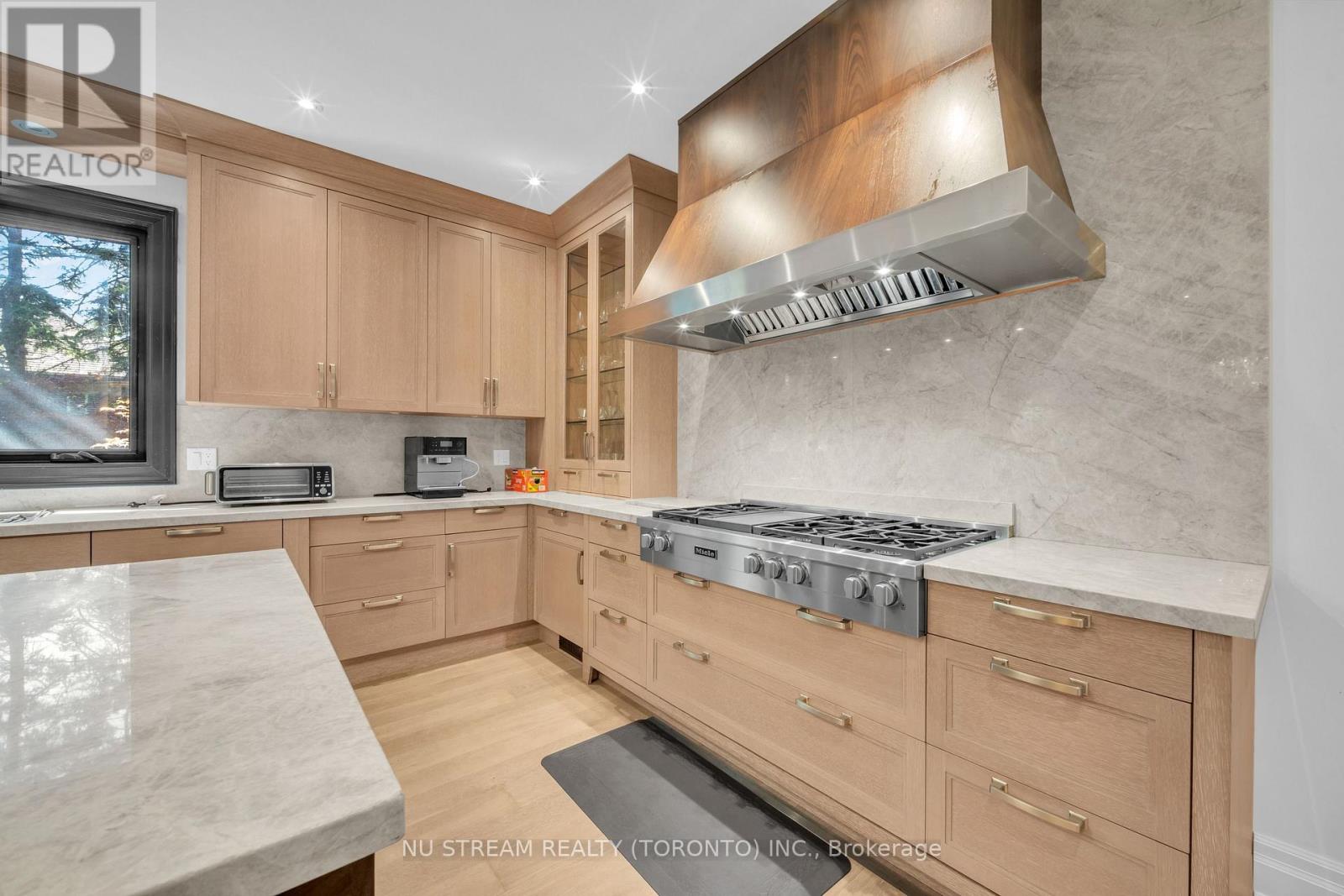 35 Penwood Crescent Property Photo 12