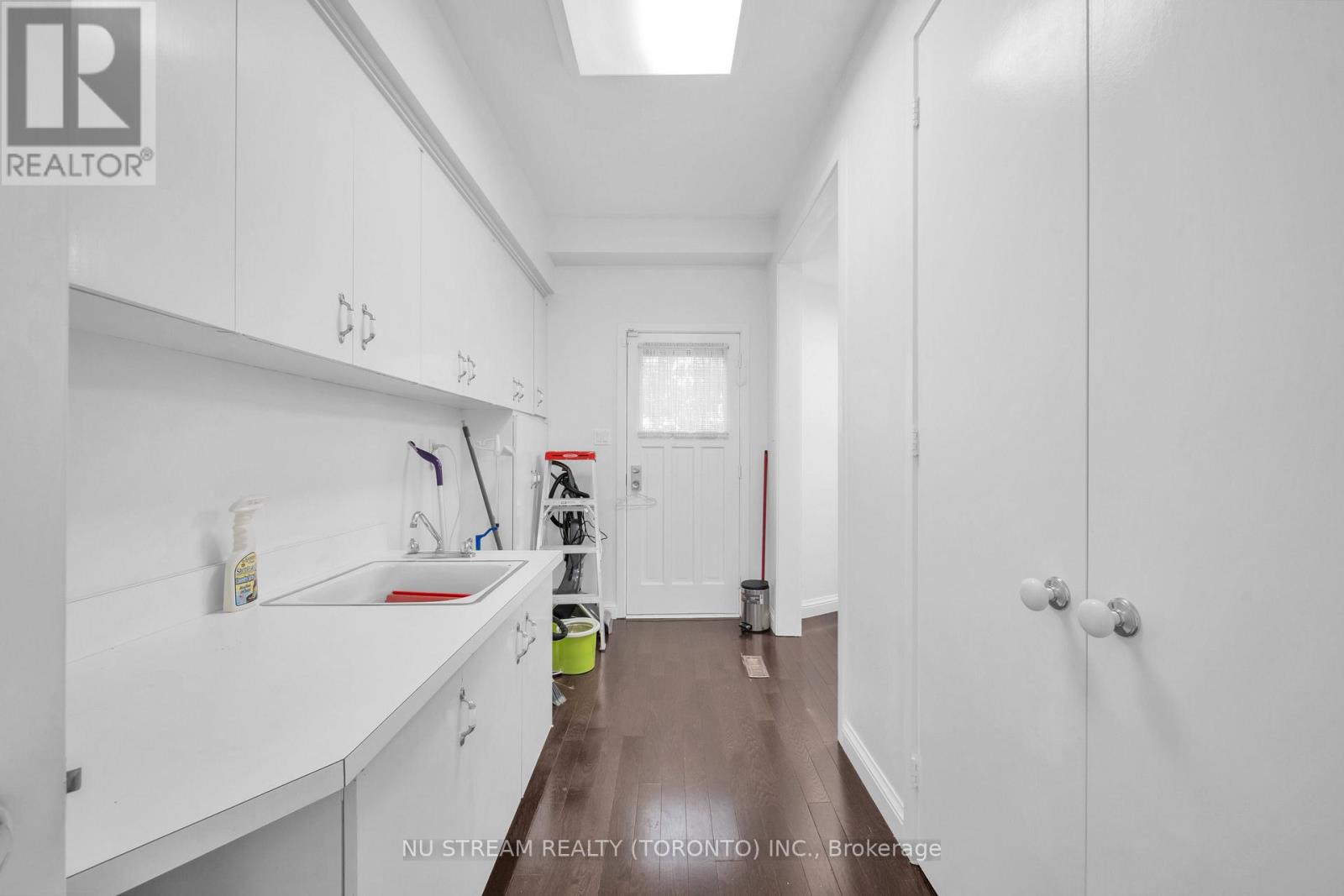 35 Penwood Crescent Property Photo 17