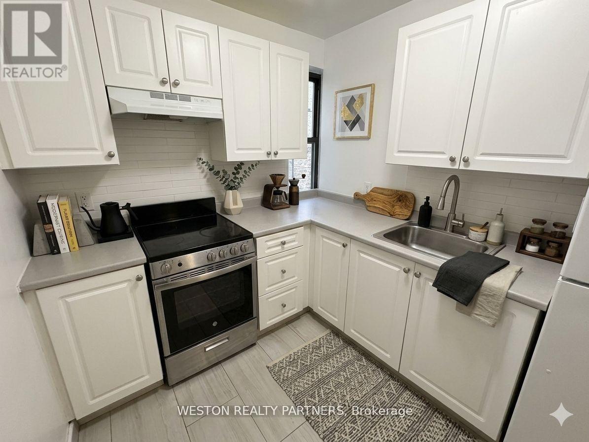 709 - 88 Wellesley Street E Property Photo 4
