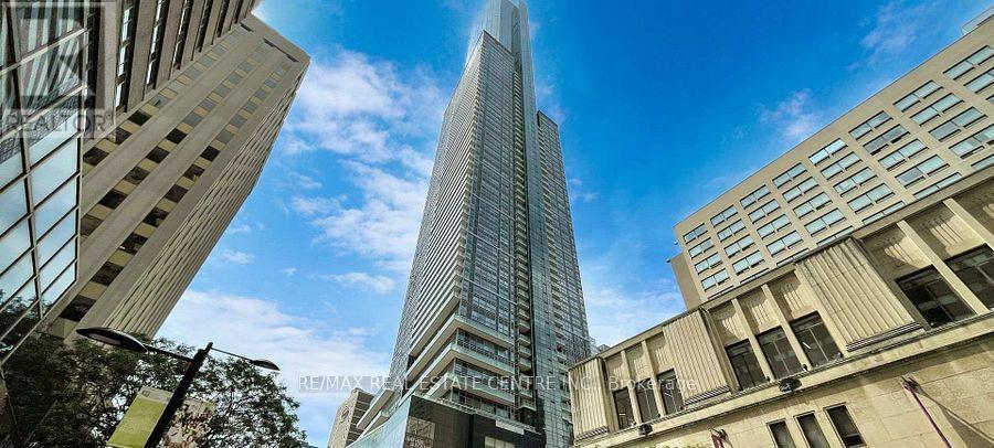 724 - 386 Yonge Street Property Photo 1