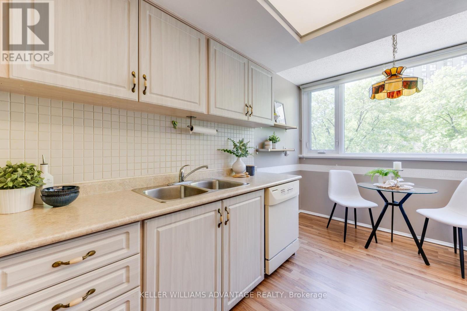 302 - 75 Wynford Hts Crescent Property Photo 8