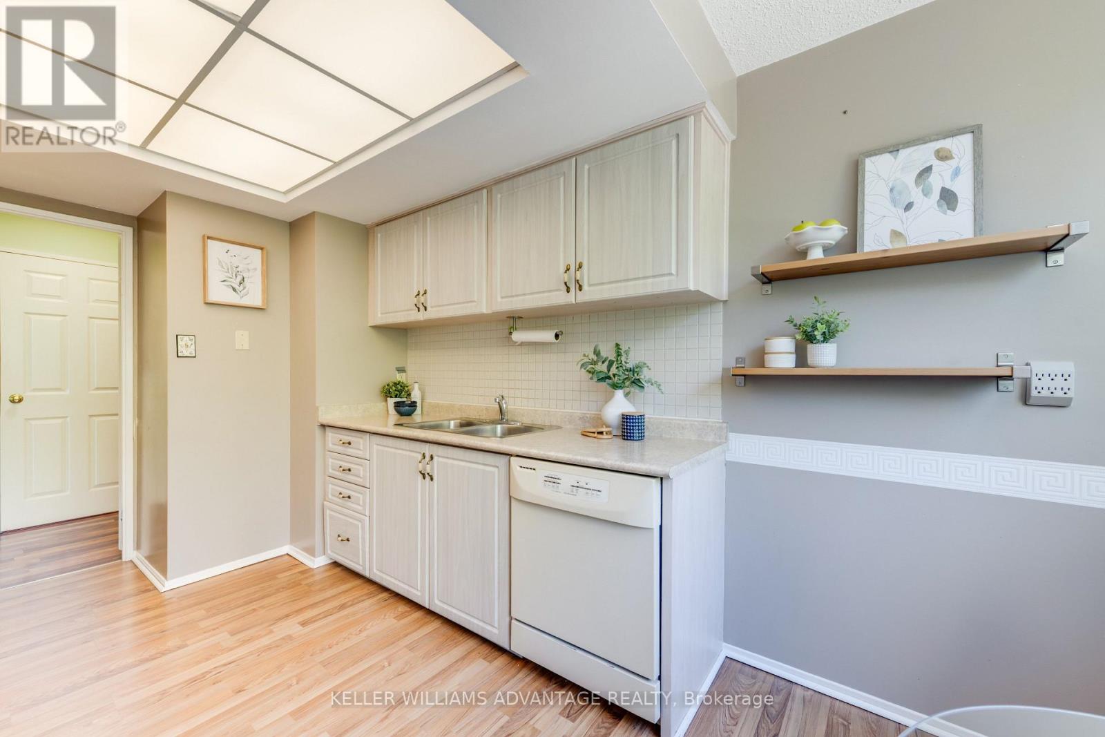 302 - 75 Wynford Hts Crescent Property Photo 9
