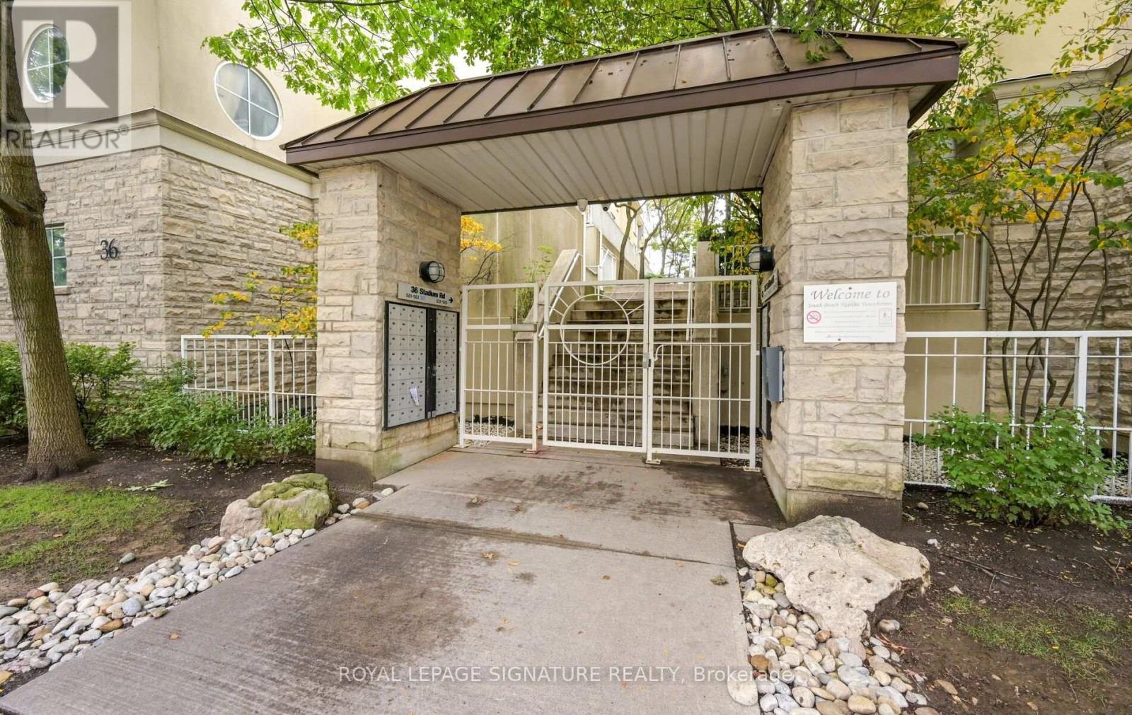 555 - 36 Stadium Road Property Photo 2