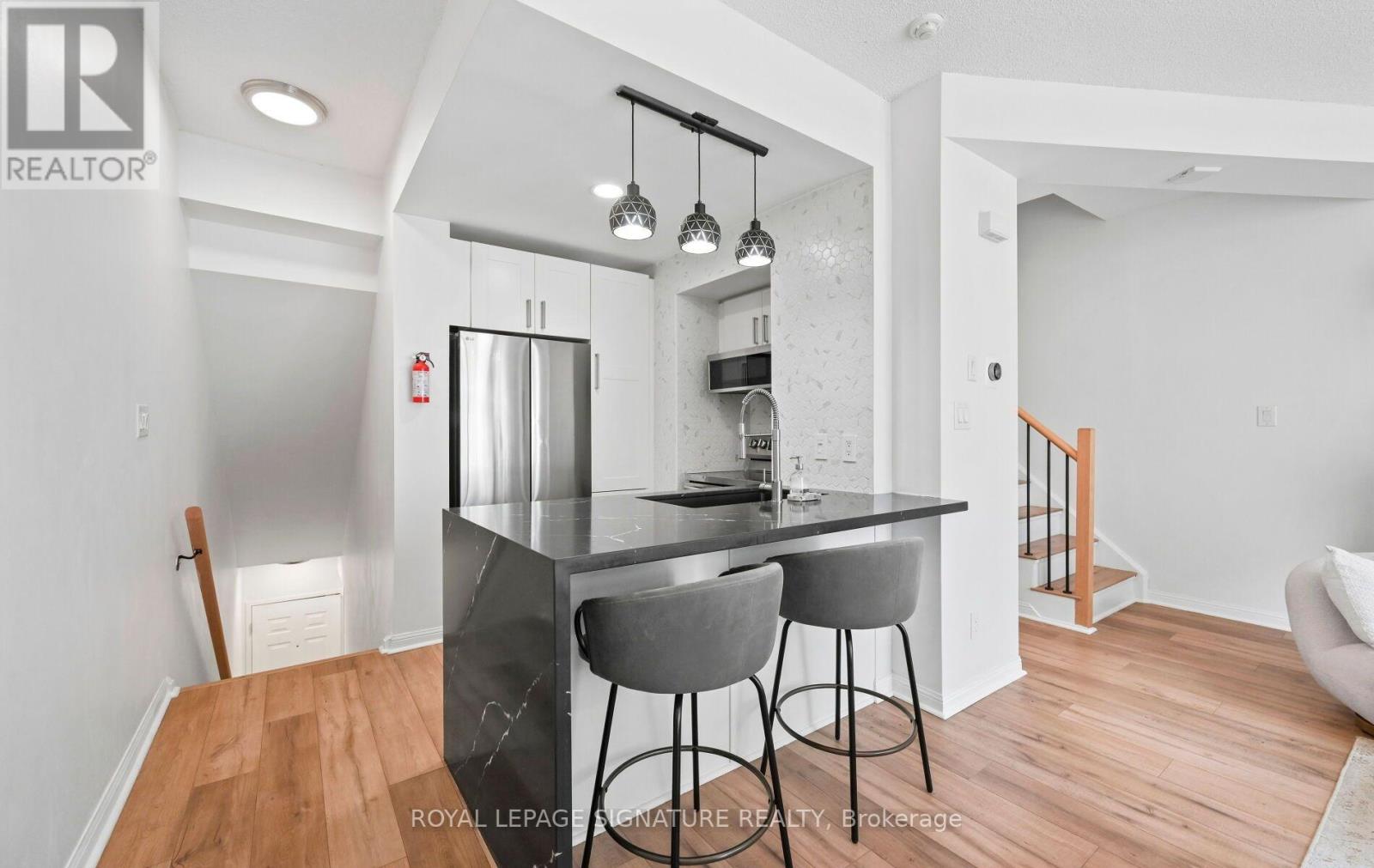 555 - 36 Stadium Road Property Photo 10