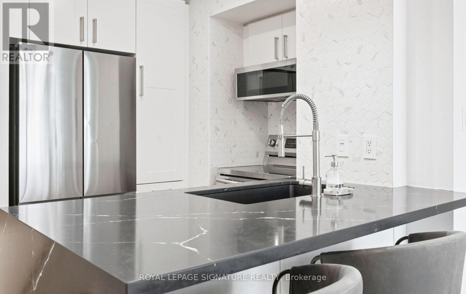 555 - 36 Stadium Road Property Photo 11