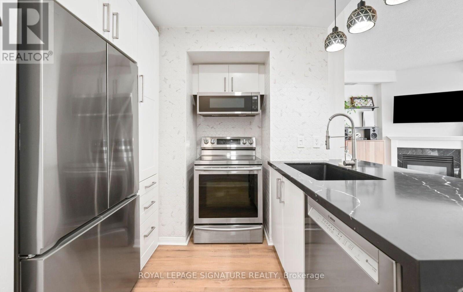 555 - 36 Stadium Road Property Photo 12