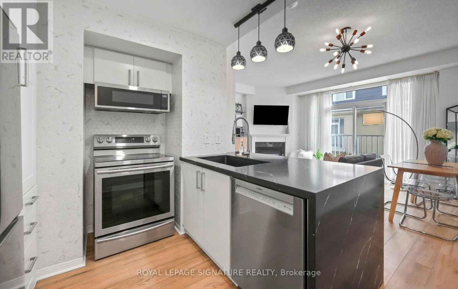 555 - 36 Stadium Road Property Photo 13