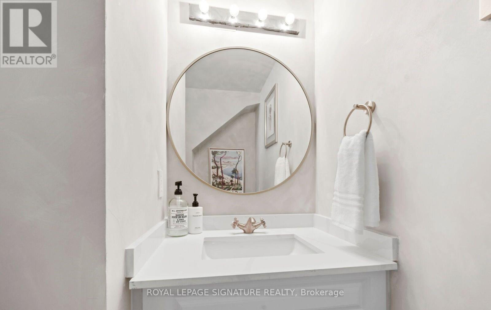 555 - 36 Stadium Road Property Photo 17