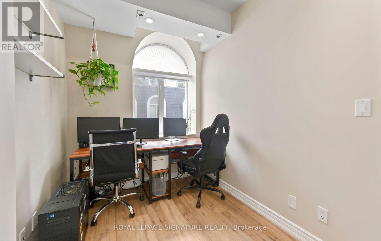 555 - 36 Stadium Road Property Photo 26
