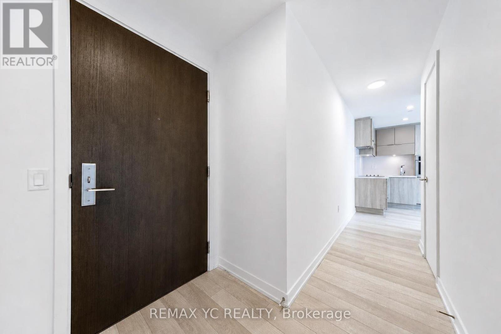3708 - 39 Roehampton Avenue Property Photo 2