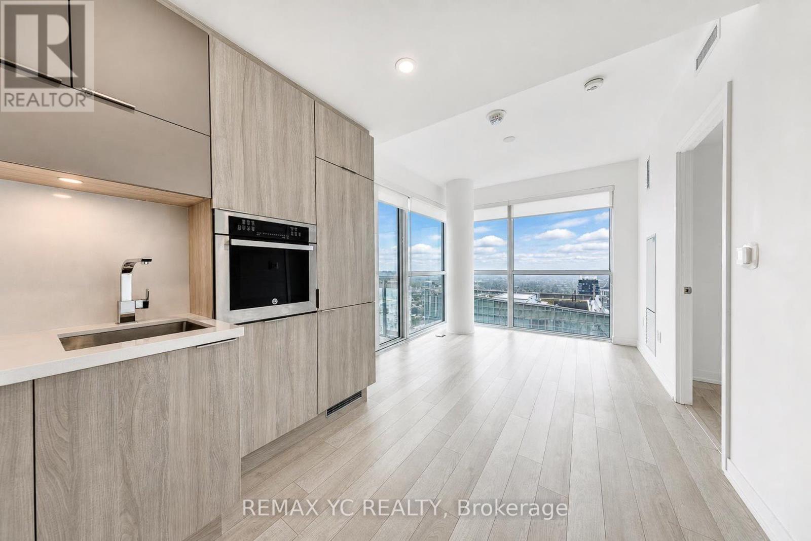 3708 - 39 Roehampton Avenue Property Photo 3