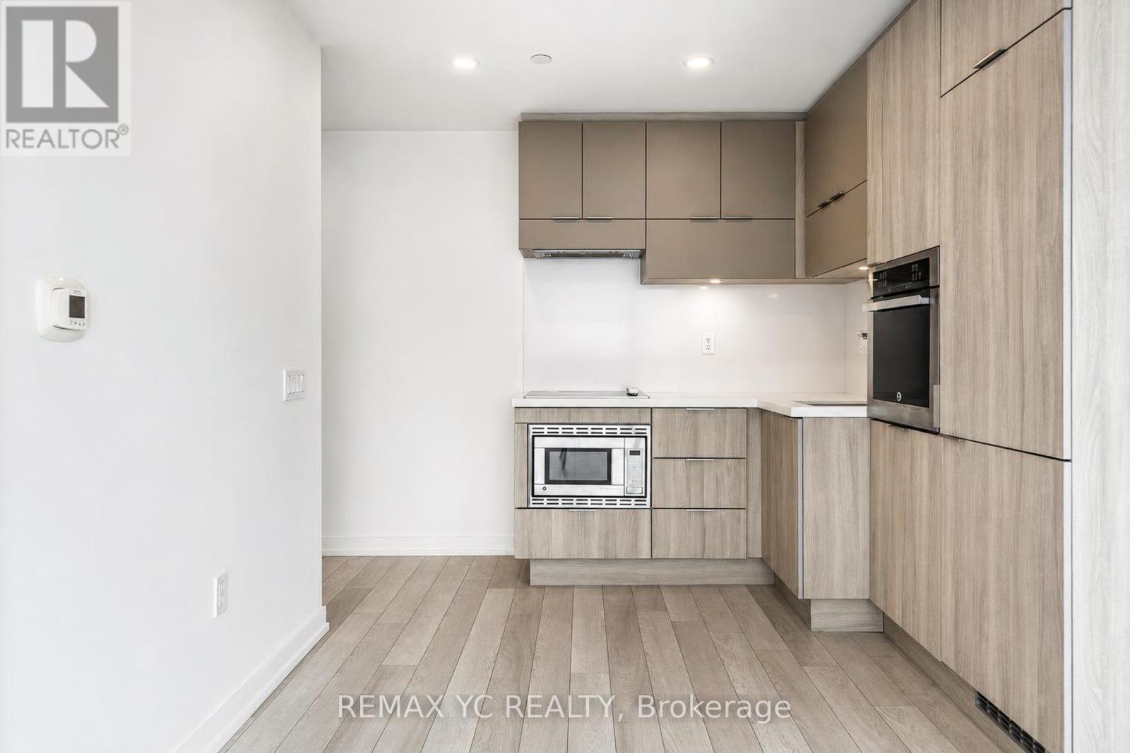 3708 - 39 Roehampton Avenue Property Photo 4