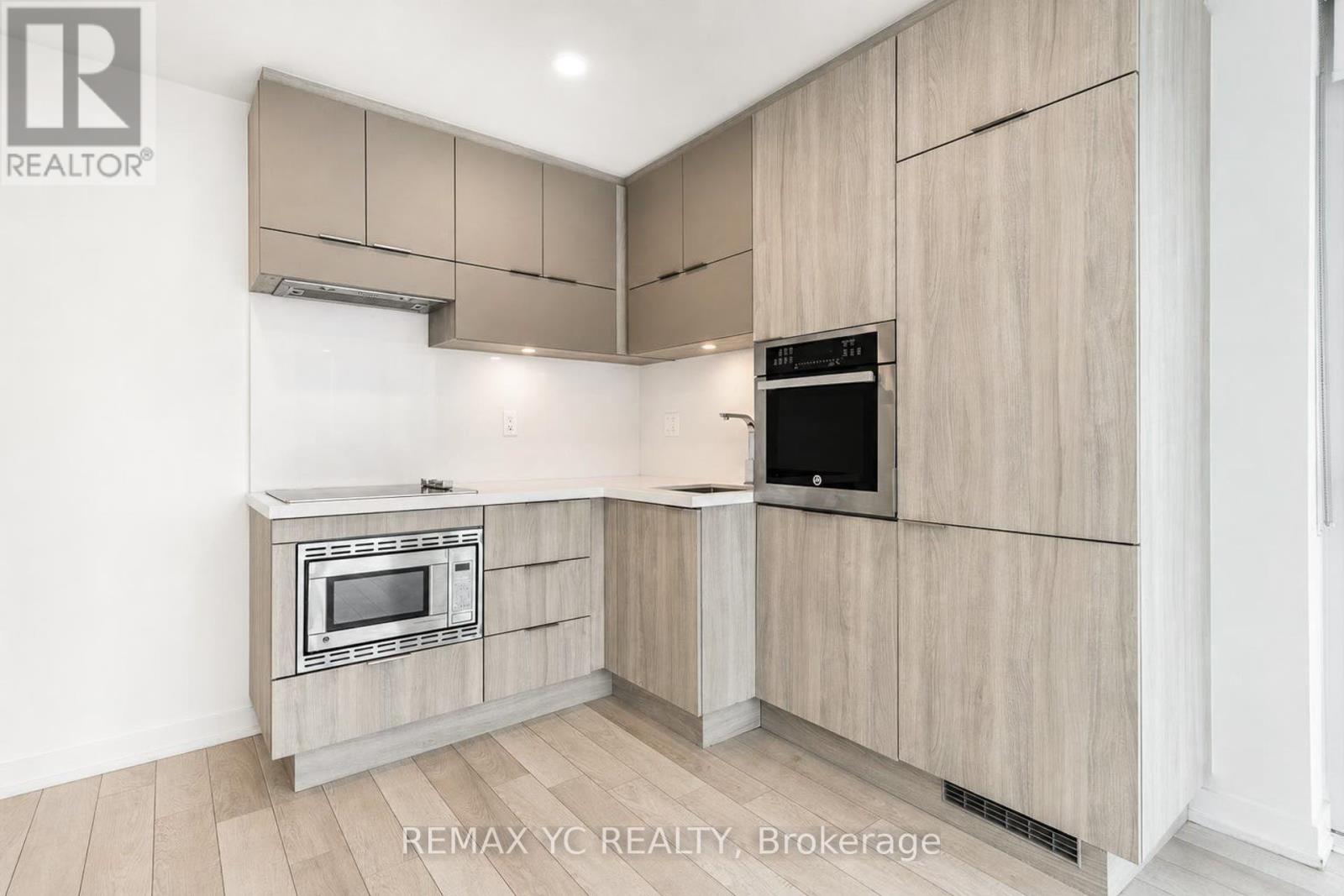 3708 - 39 Roehampton Avenue Property Photo 5
