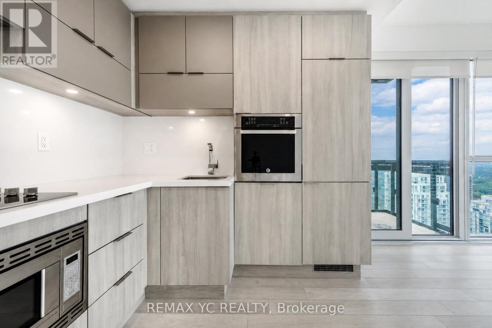 3708 - 39 Roehampton Avenue Property Photo 6