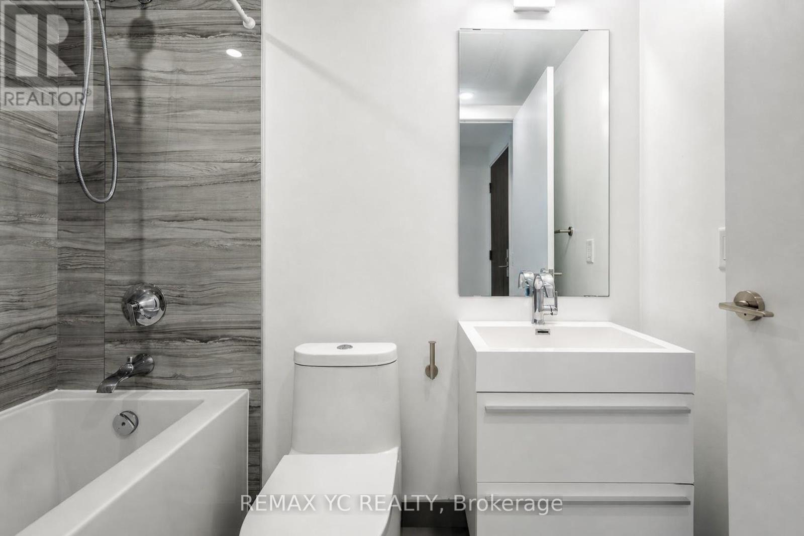 3708 - 39 Roehampton Avenue Property Photo 24