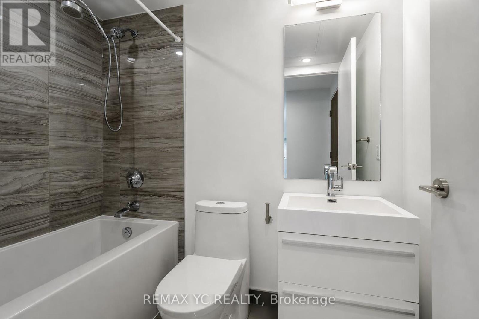 3708 - 39 Roehampton Avenue Property Photo 25
