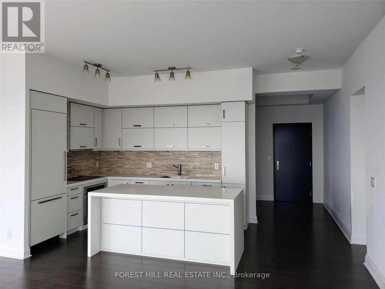 4902 - 1080 Bay Street Property Photo 2