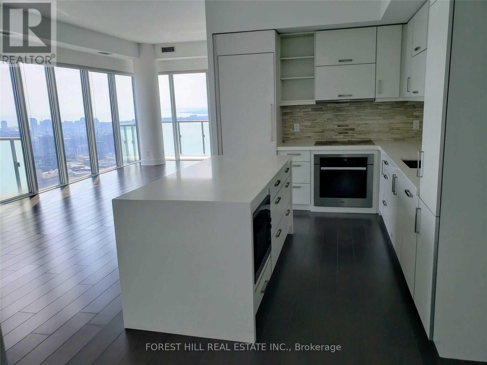 4902 - 1080 Bay Street Property Photo 3
