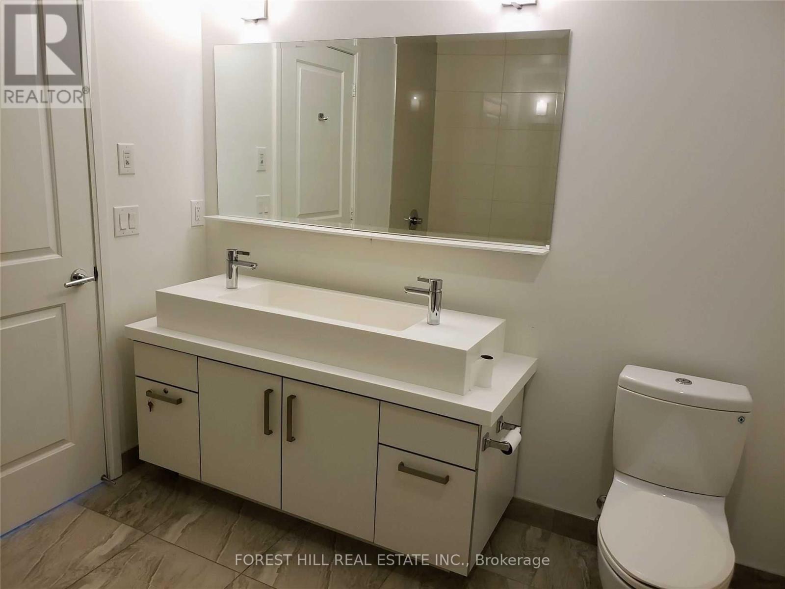 4902 - 1080 Bay Street Property Photo 9