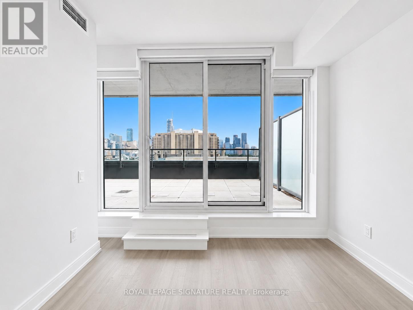 1005 - 664 Spadina Avenue Property Photo 3