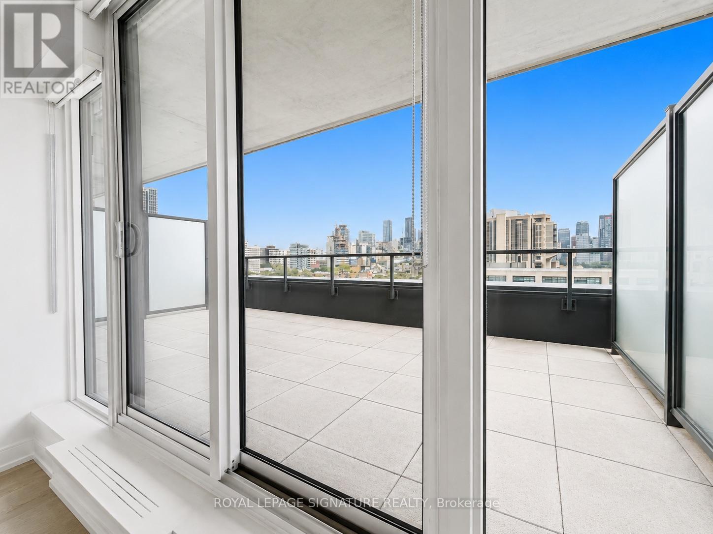 1005 - 664 Spadina Avenue Property Photo 4