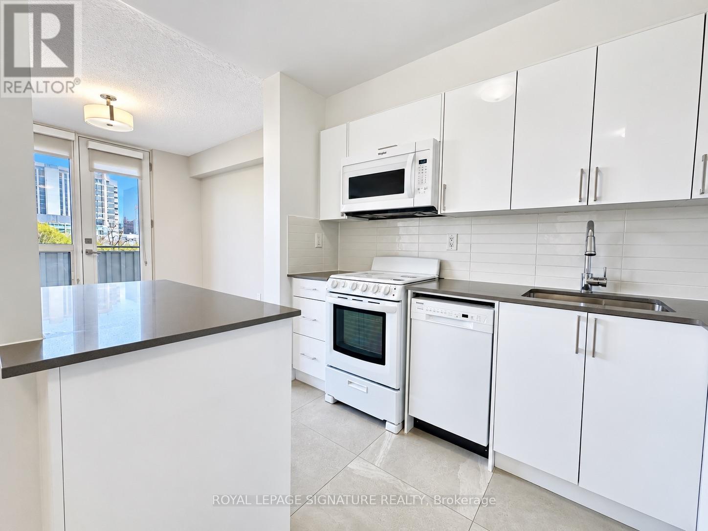 2008 - 666 Spadina Avenue Property Photo 2