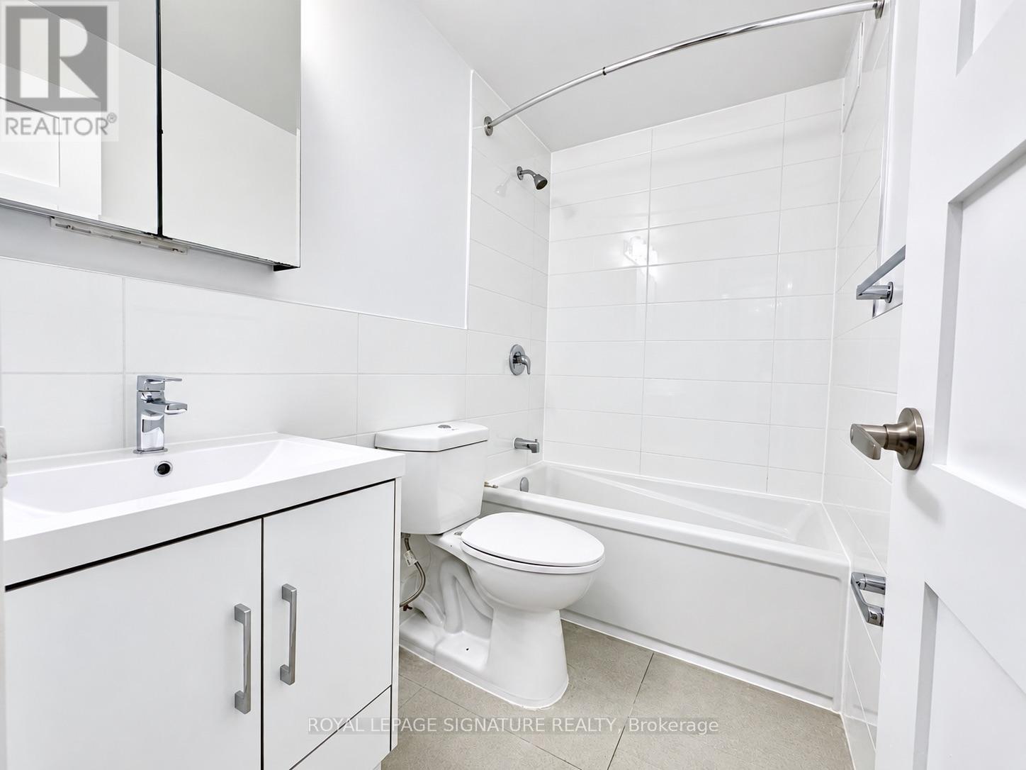 2008 - 666 Spadina Avenue Property Photo 6