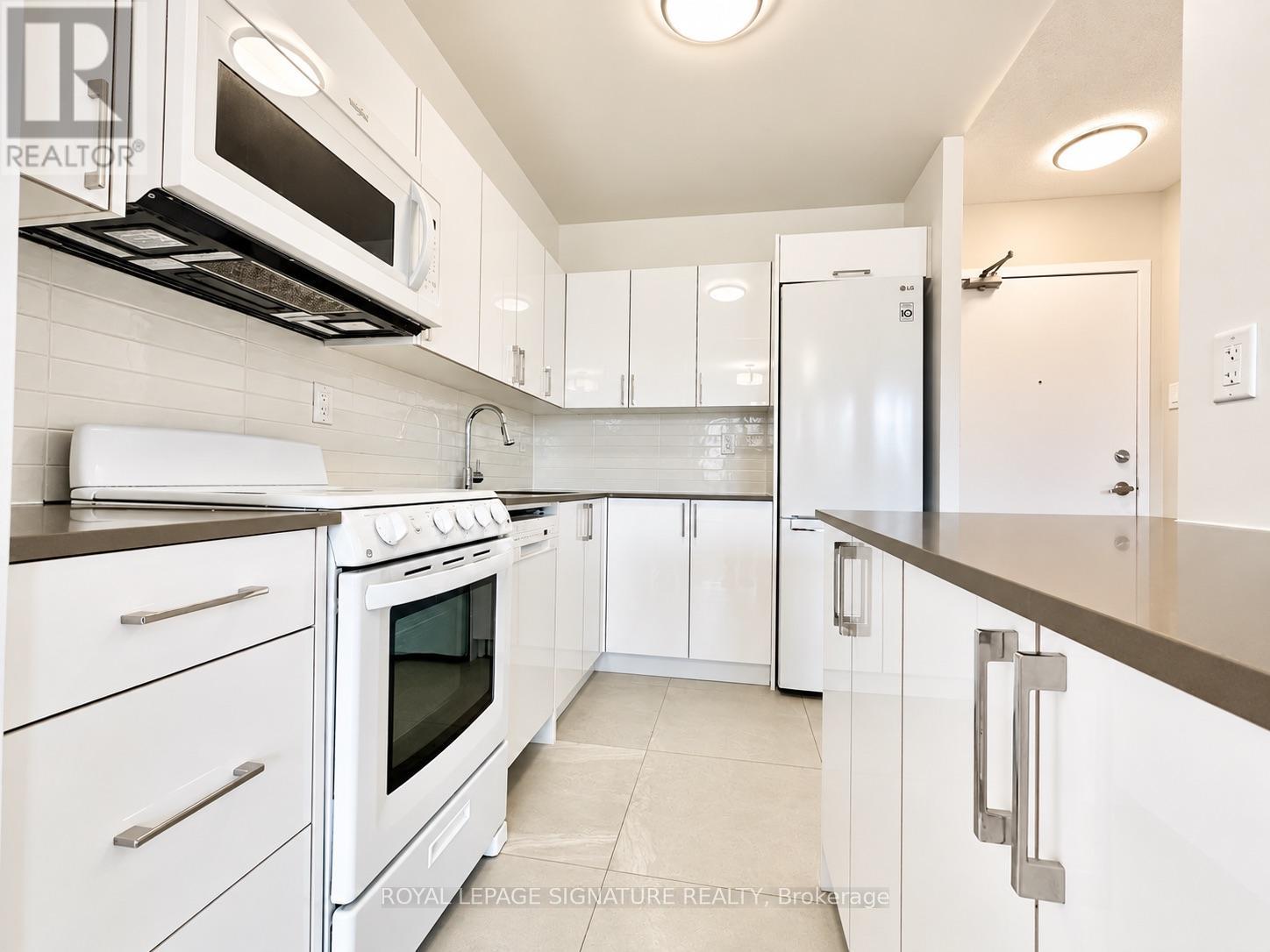 2008 - 666 Spadina Avenue Property Photo 8