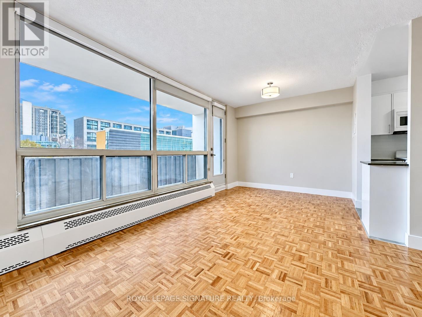 2008 - 666 Spadina Avenue Property Photo 9