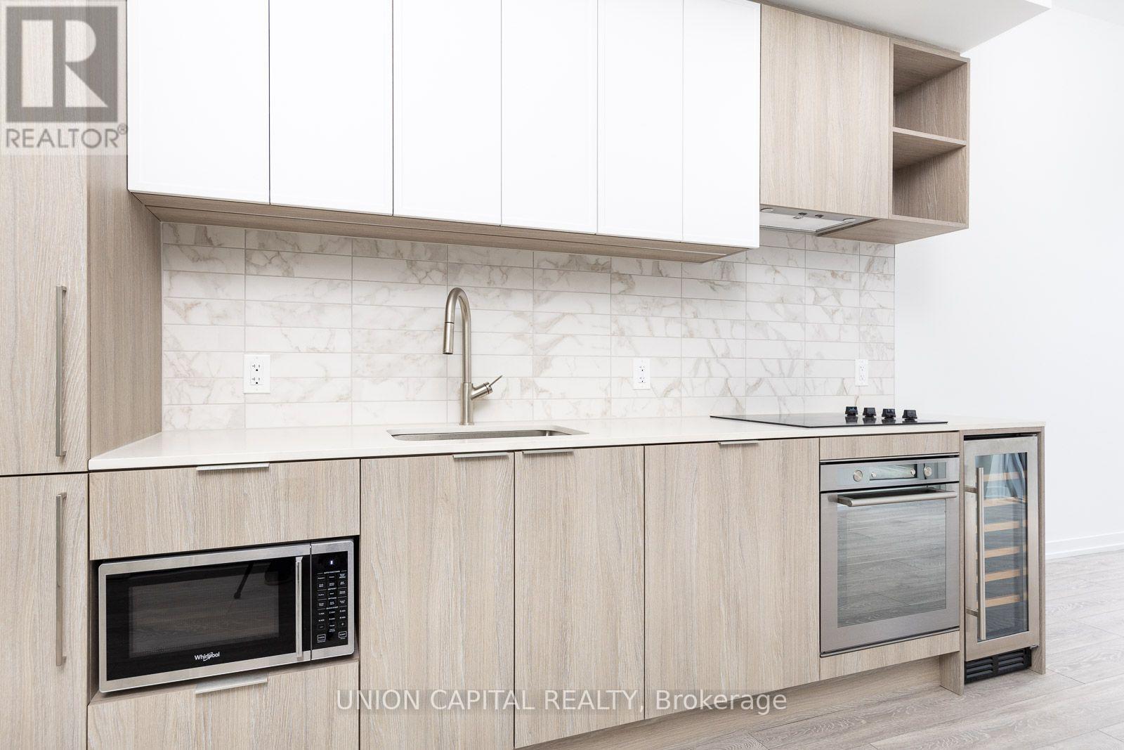 222 - 2020 Bathurst Street Property Photo 5