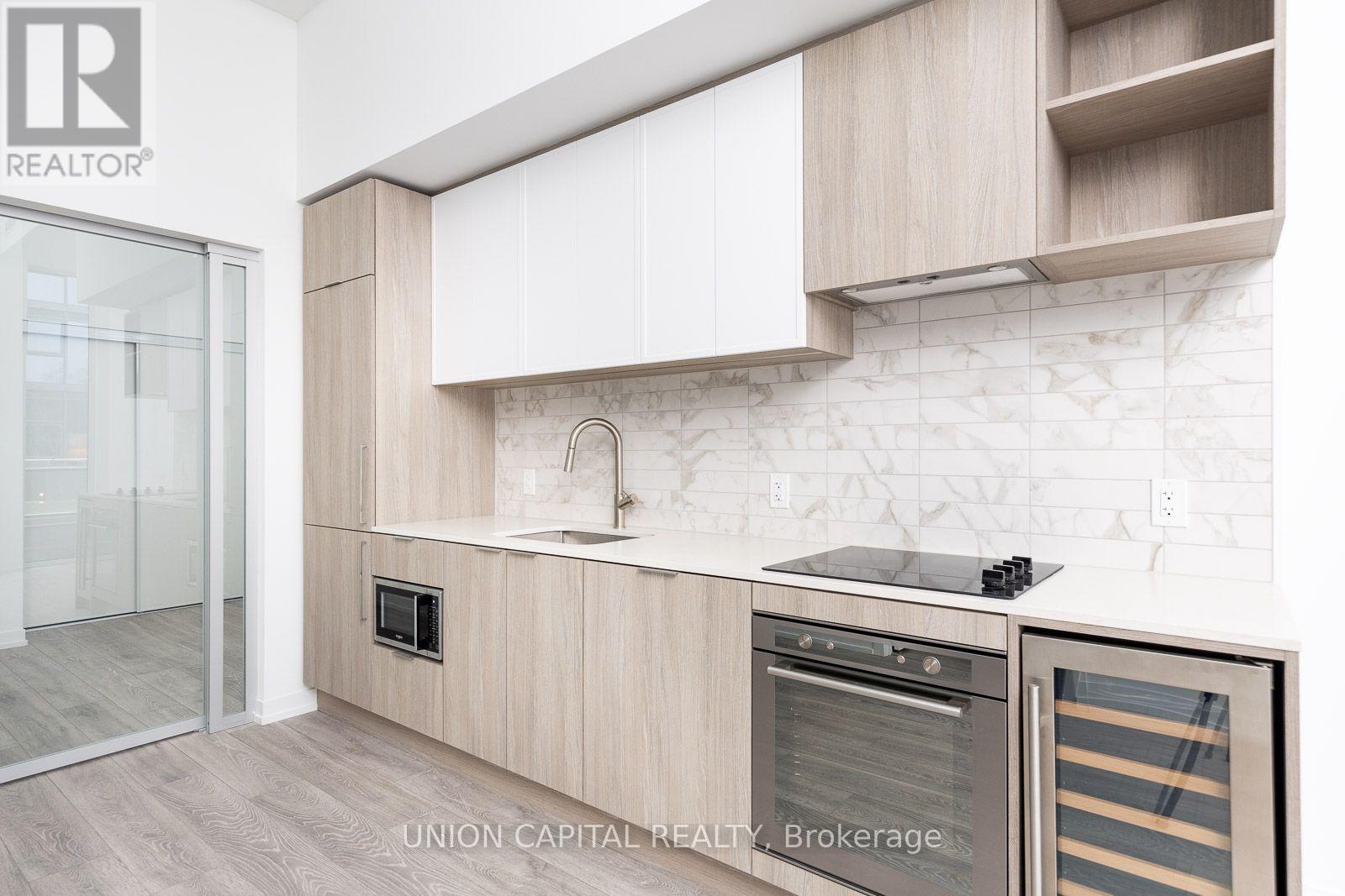 222 - 2020 Bathurst Street Property Photo 6