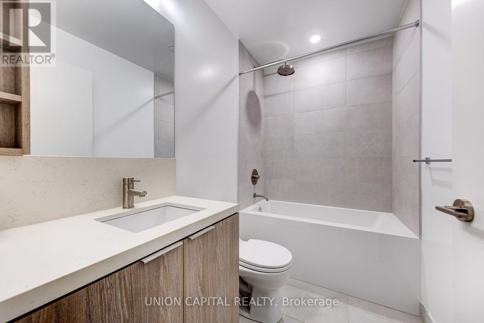 222 - 2020 Bathurst Street Property Photo 8