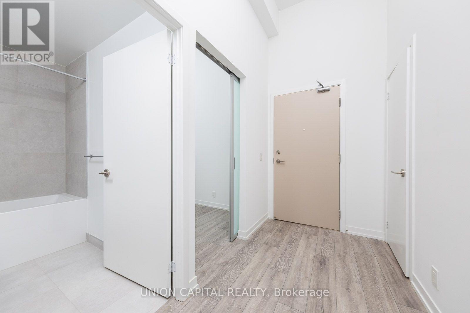 222 - 2020 Bathurst Street Property Photo 9