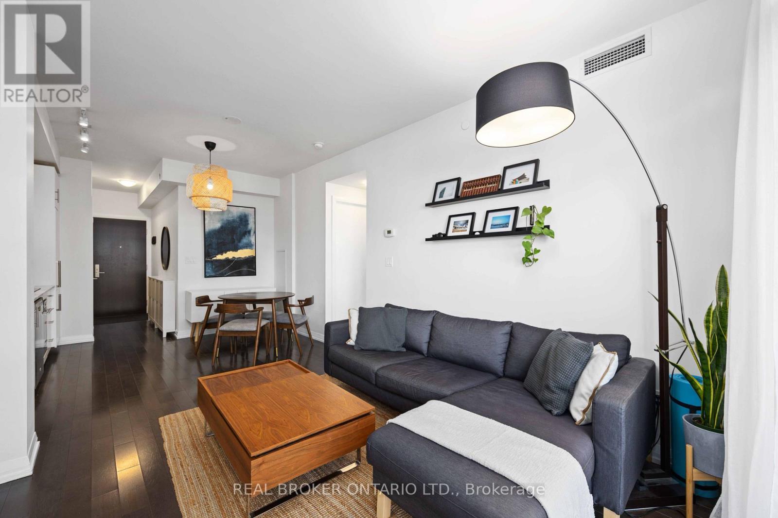 1518 - 460 Adelaide Street E Property Photo 5