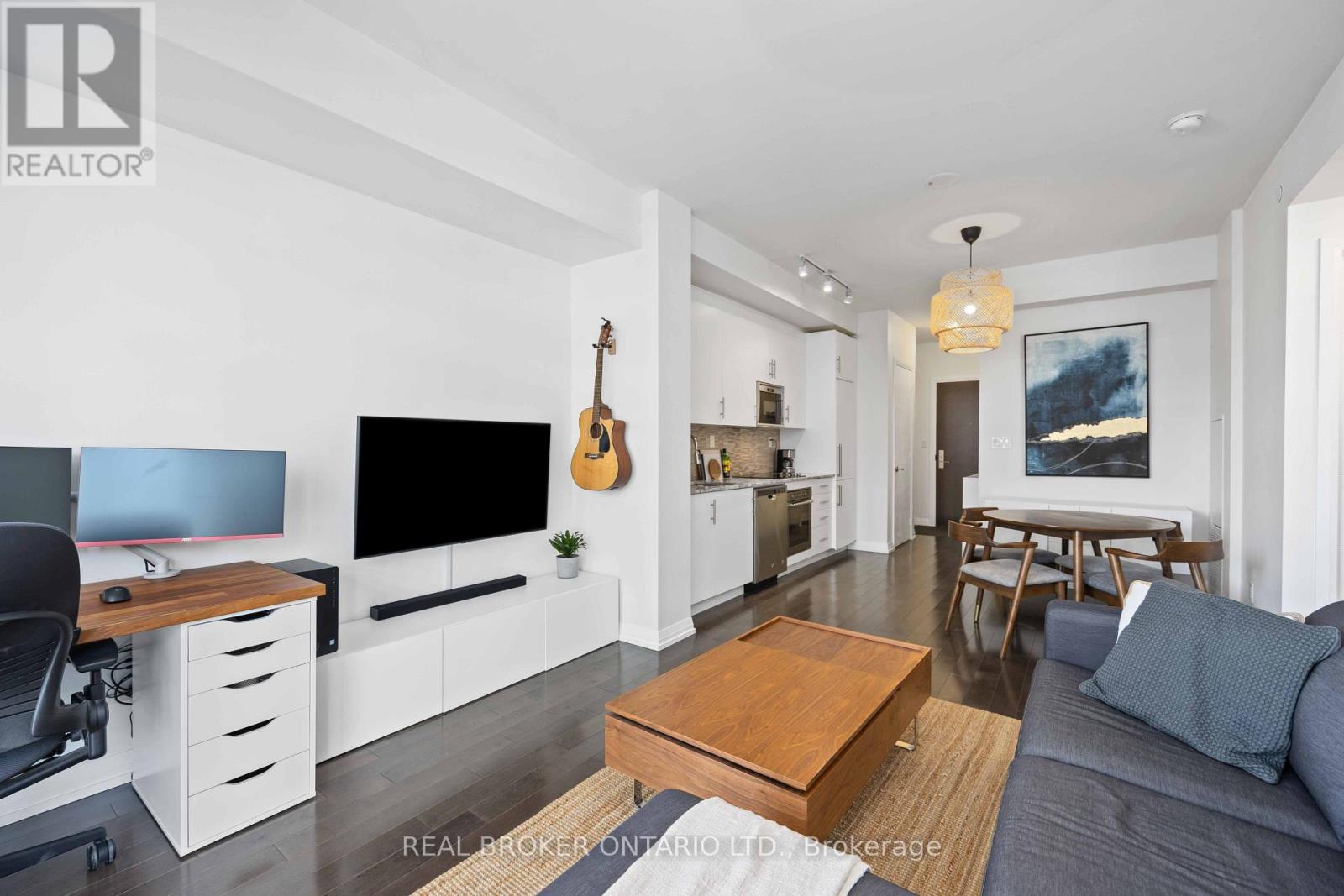 1518 - 460 Adelaide Street E Property Photo 6