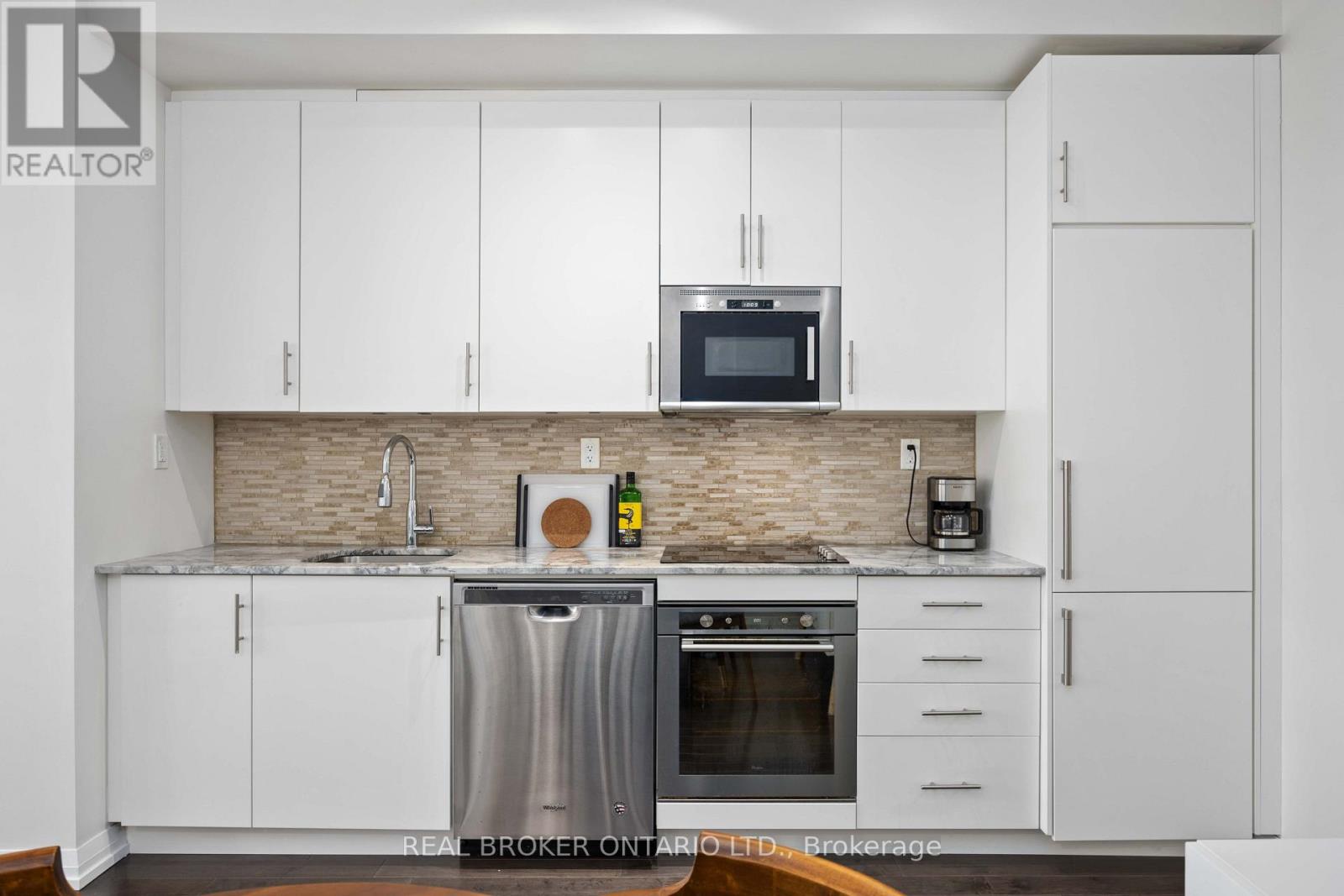 1518 - 460 Adelaide Street E Property Photo 7