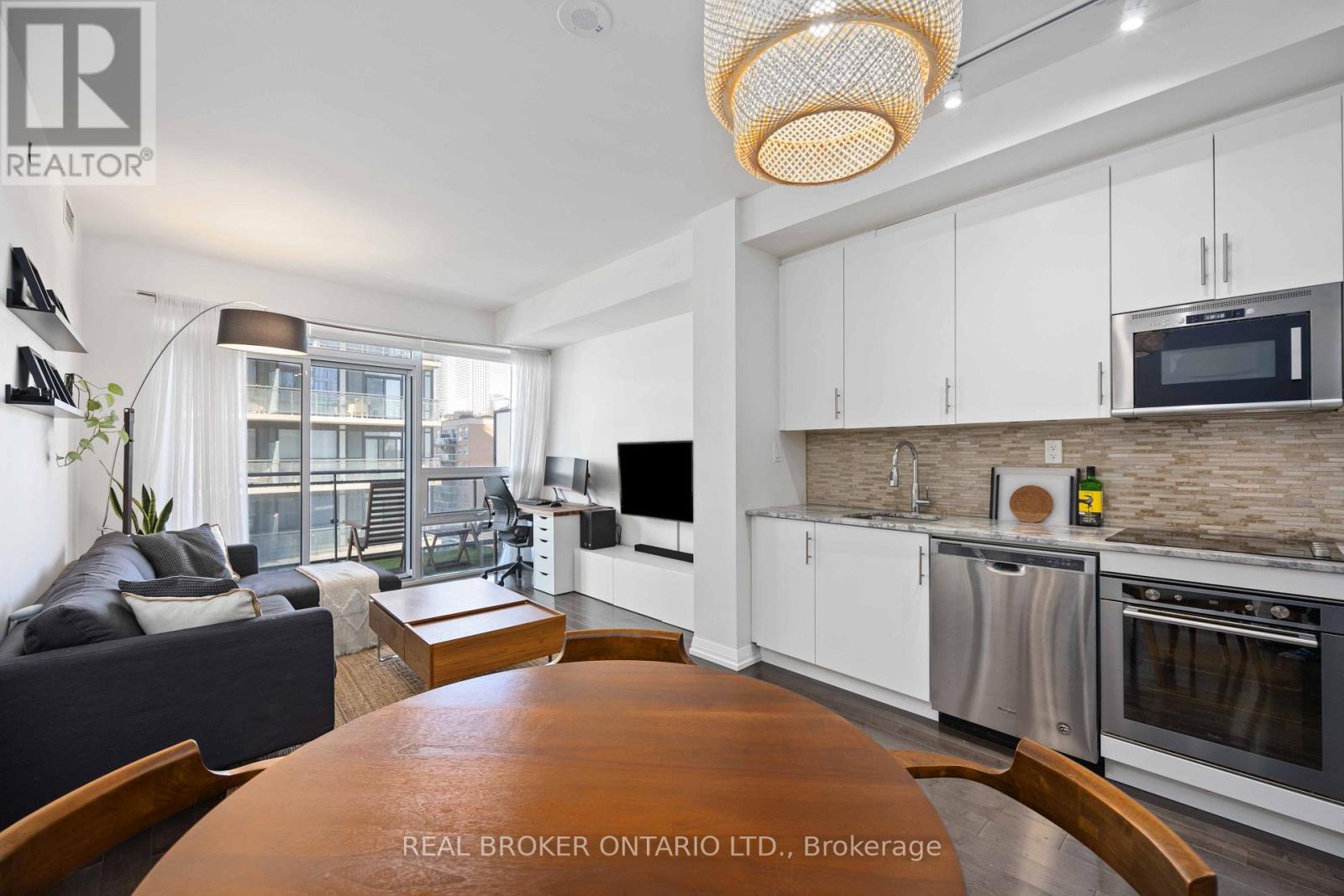 1518 - 460 Adelaide Street E Property Photo 8