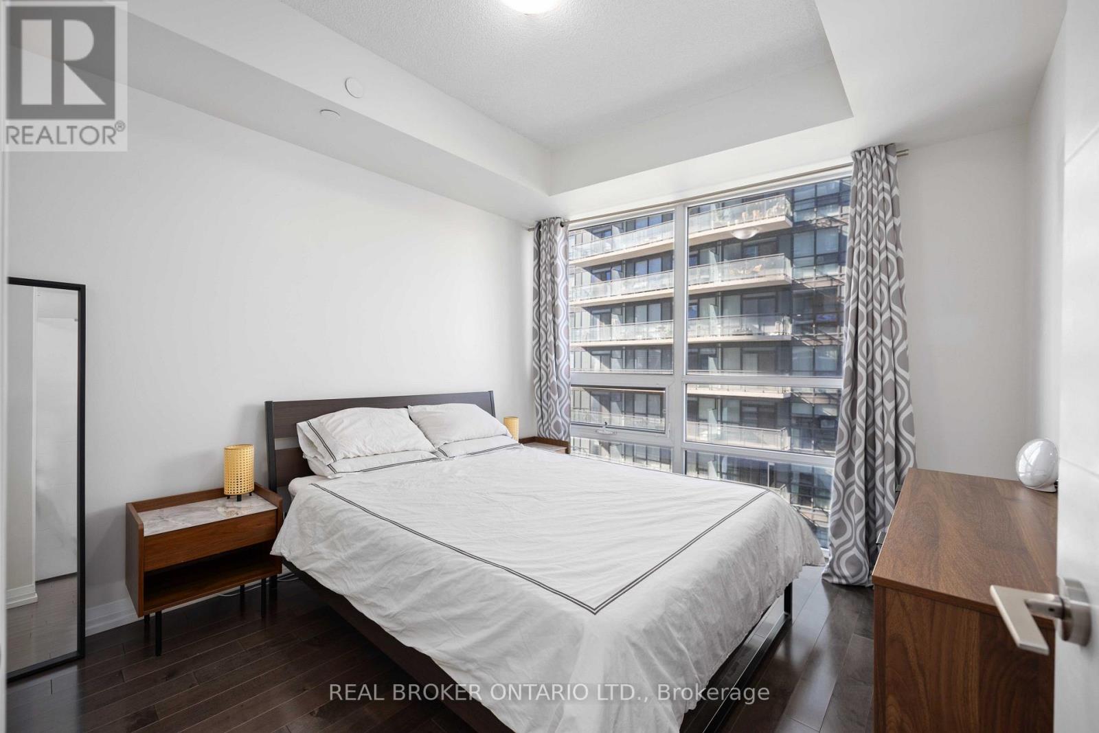 1518 - 460 Adelaide Street E Property Photo 9