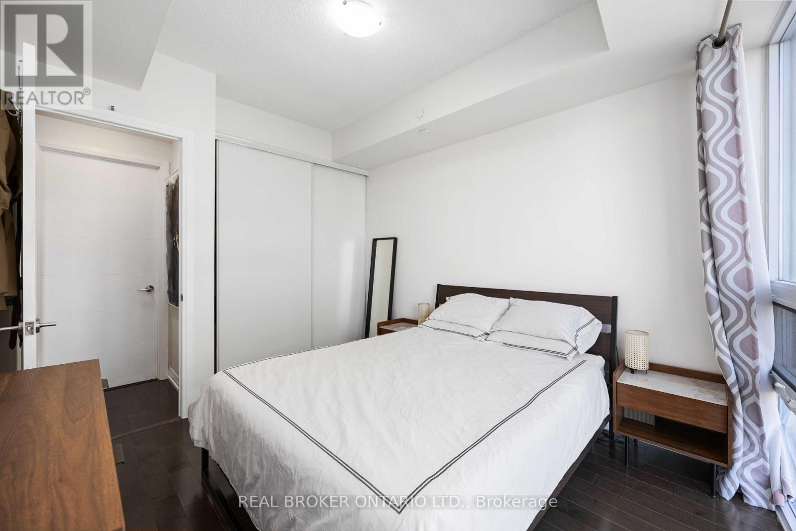 1518 - 460 Adelaide Street E Property Photo 10