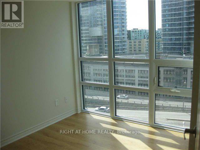 1208 - 25 Lower Simcoe Street Property Photo 12