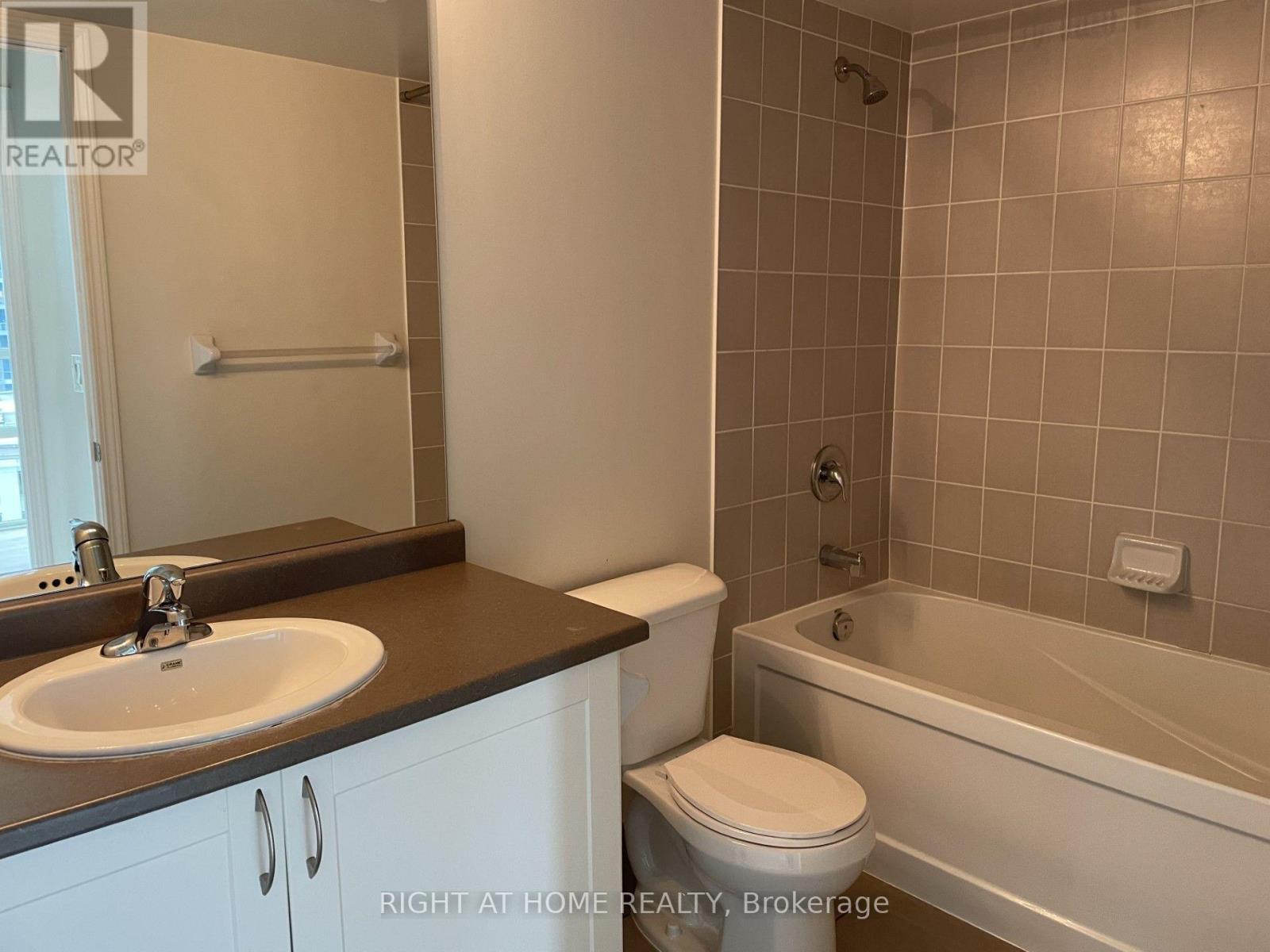 1208 - 25 Lower Simcoe Street Property Photo 19