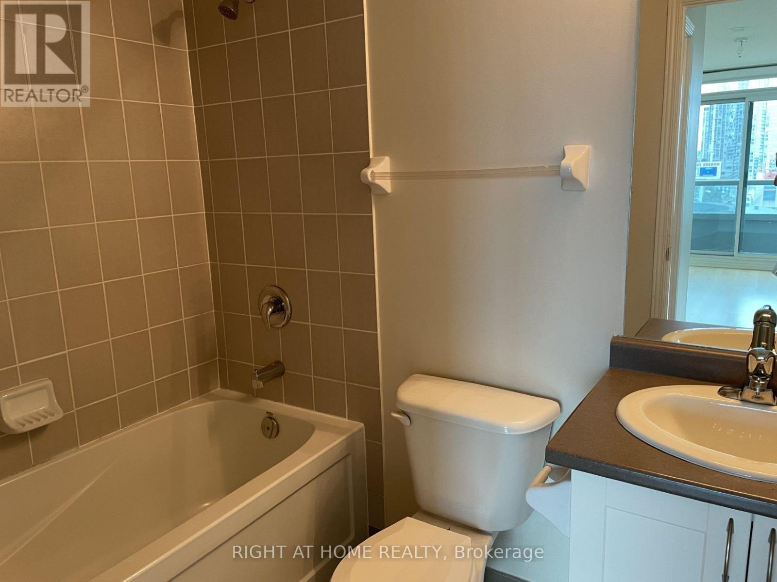 1208 - 25 Lower Simcoe Street Property Photo 20