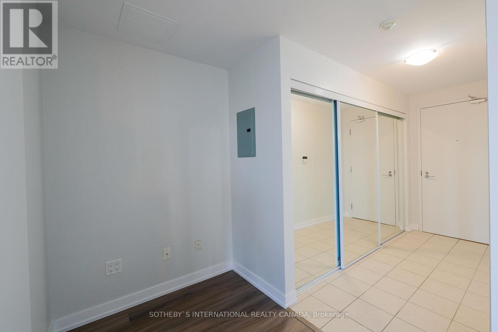 2107 - 37 Grosvenor Street Property Photo 2