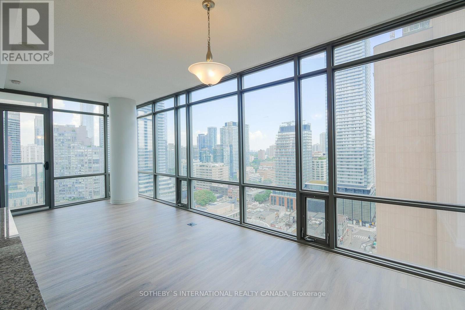 2107 - 37 Grosvenor Street Property Photo 8