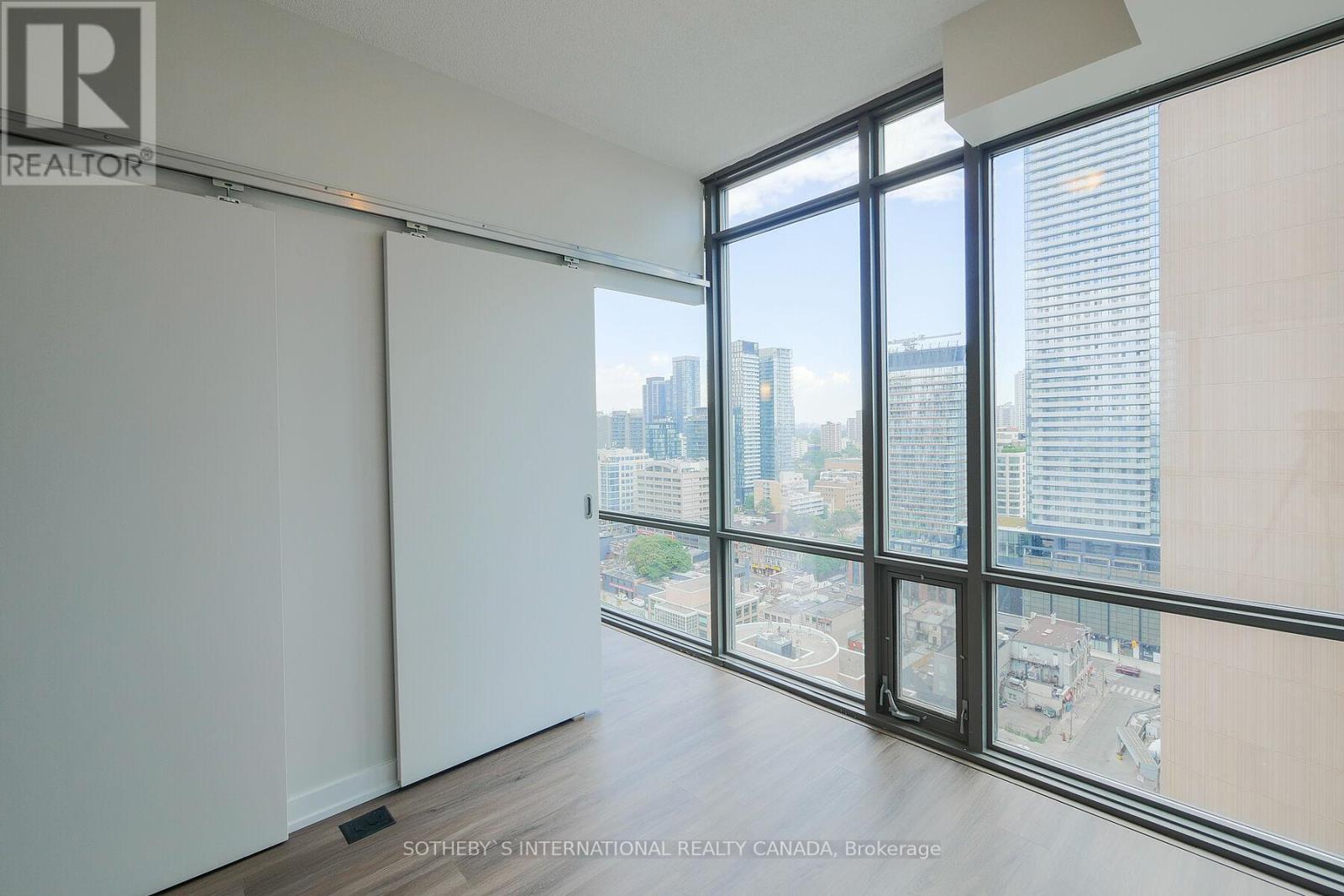 2107 - 37 Grosvenor Street Property Photo 9
