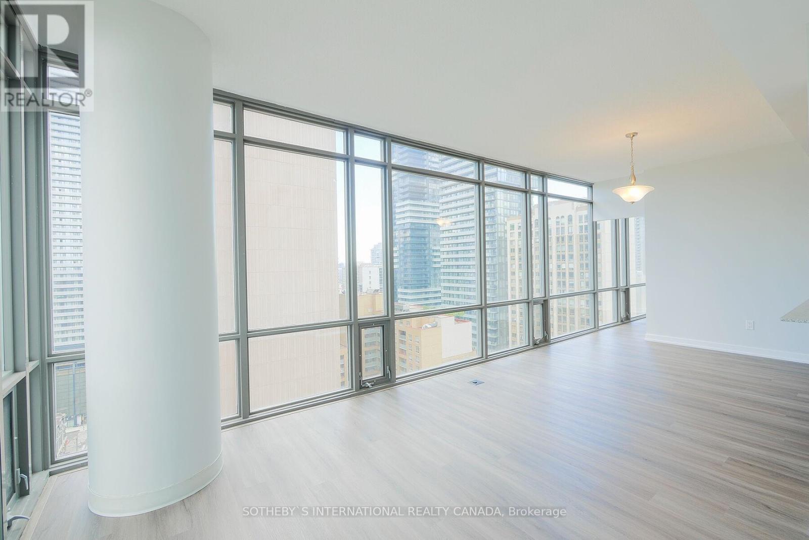 2107 - 37 Grosvenor Street Property Photo 11