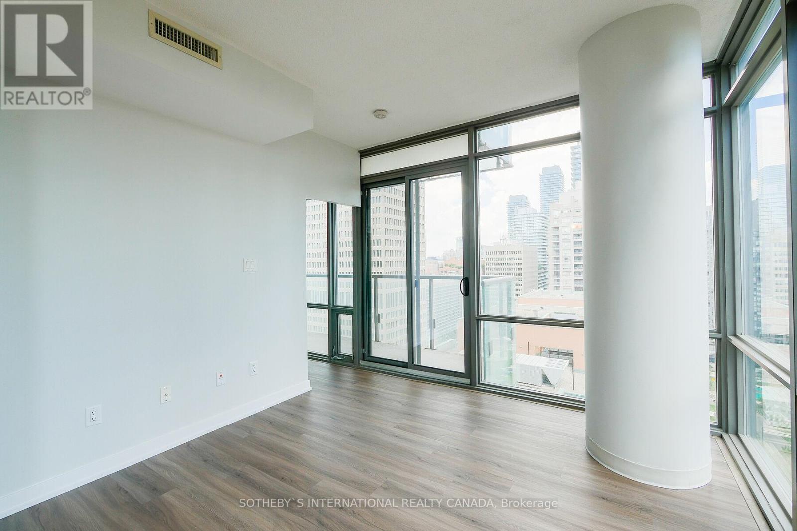 2107 - 37 Grosvenor Street Property Photo 12